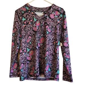 Snoskins long sleeve v neck shirt NWT size medium baroque
